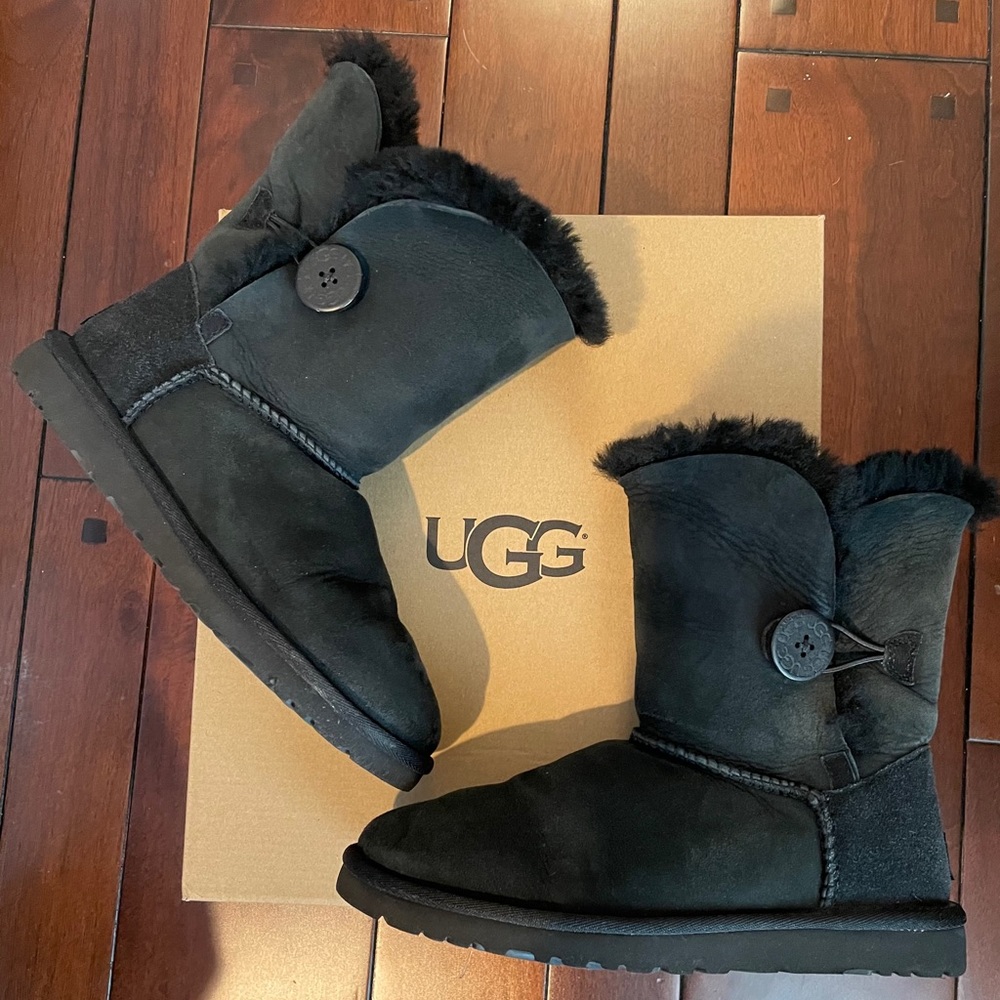 Bailey Button Ugg - image 1